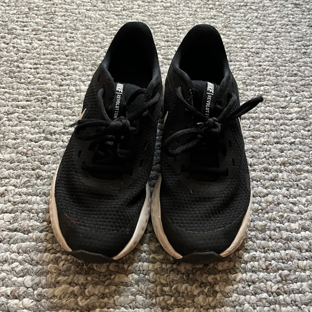 Boys black and white Nike running sneakers size 4